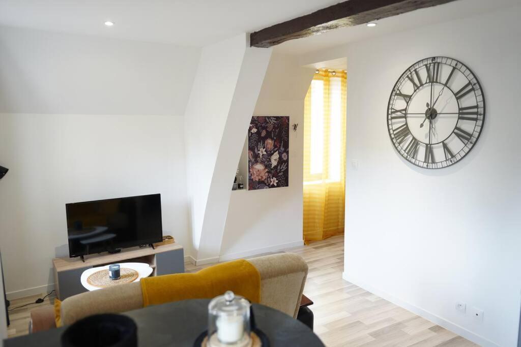 La Perle Apartment Montargis Bagian luar foto