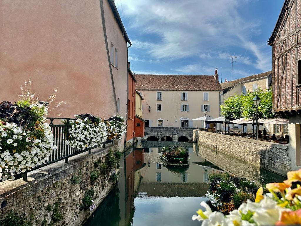 La Perle Apartment Montargis Bagian luar foto