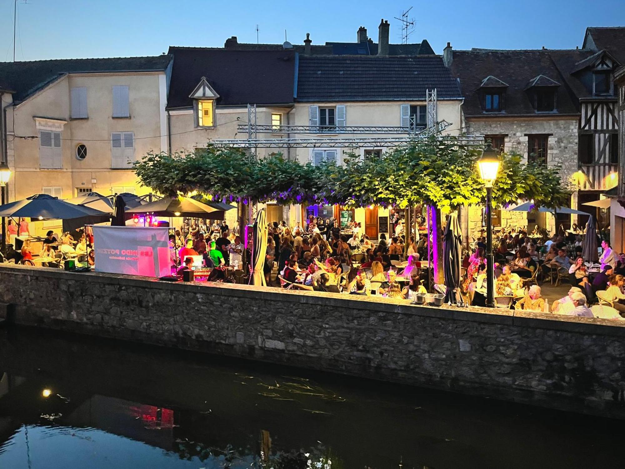 La Perle Apartment Montargis Bagian luar foto